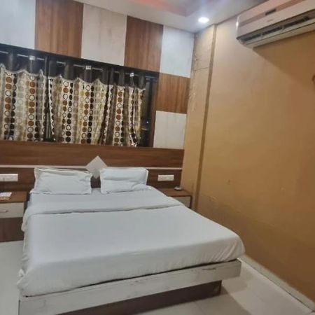Hotel Jay Bhawani 阿穆达巴 外观 照片